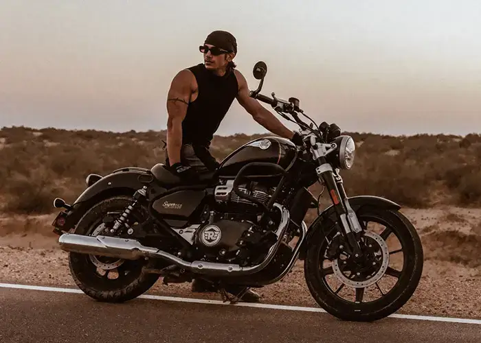 Super Meteor 650 em ação